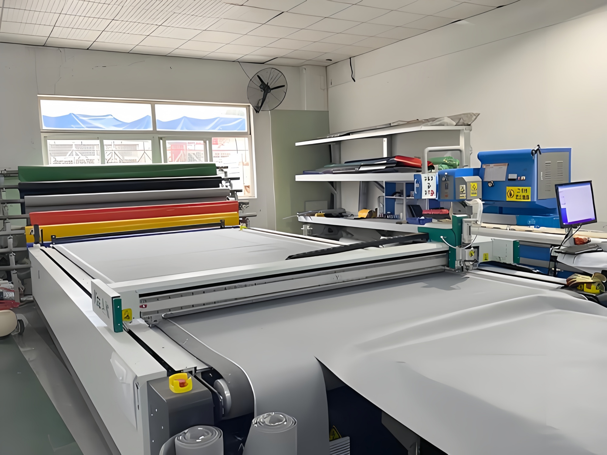 DRAGON Tent mejora la producción con una nueva máquina de corte de tela automatizada, aumentando la capacidad y la precisión para las soluciones globales de carpas