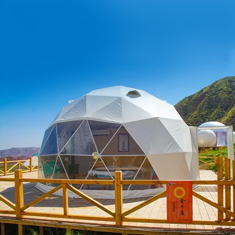 La tienda de la cúpula al aire libre